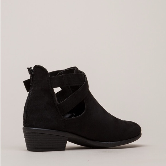 Strappy Cut Out Black Booties - Picture 5 of 6